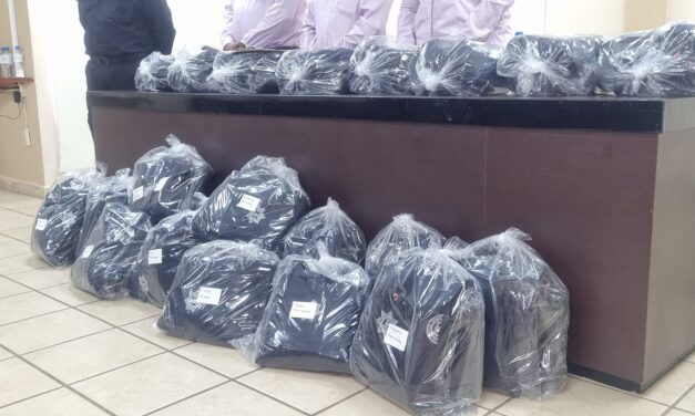 Ozuluama: Entrega Alcalde uniforme a Policía Municipal