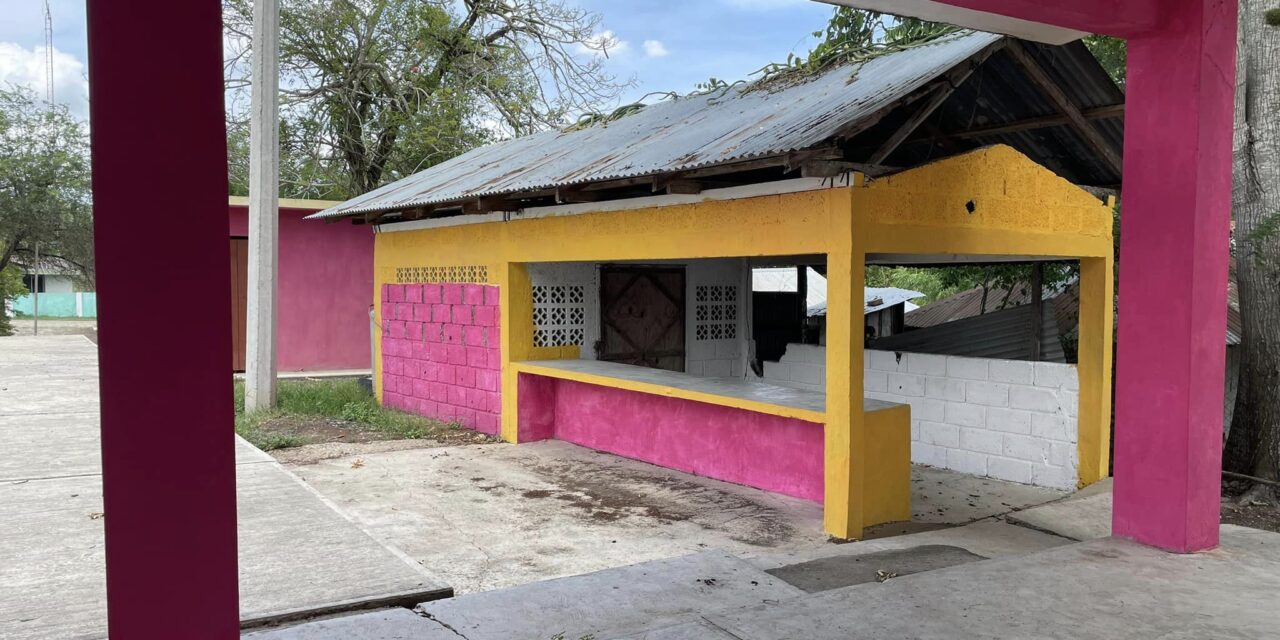 Ozuluama: Rehabilitación en pintura de la galera en la comunidad de La Puente