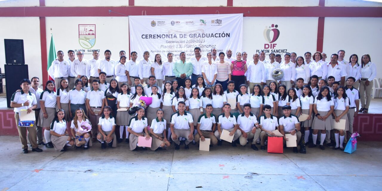 Platón Sánchez: El alcalde Guilebaldo Flores López apadrina con orgullo la graduación 2020 – 2023 del Centro de Estudios Científicos y Tecnológicos de Veracruz