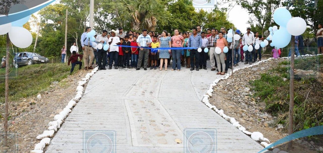 Tantoyuca: Inauguró alcalde JGA obra de rehabilitación de camino rural