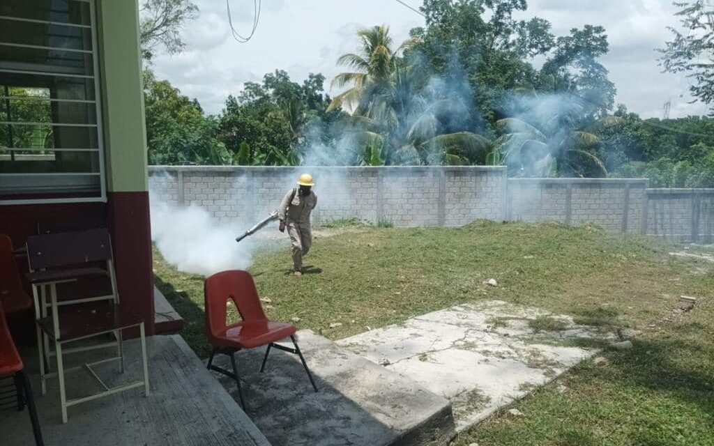 Acciones de Fumigación en Escuela Secundaria y Universidad del Bienestar en Coatzintla