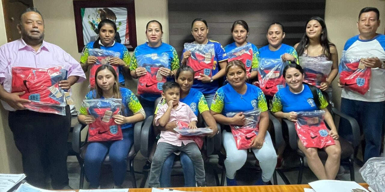 Coatzintla: Entregan premiación a ganadoras del primer torneo municipal femenil de futbol