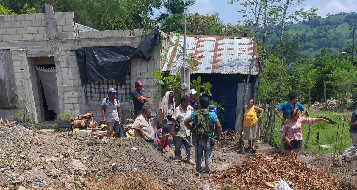 Alcalde refuerza compromiso con la comunidad de Coatzintla durante recorrido por obras locales