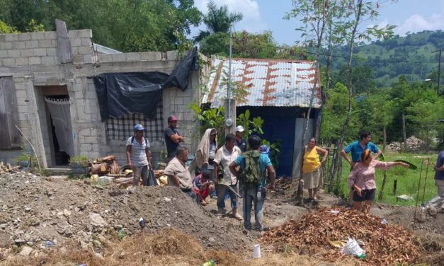 Alcalde refuerza compromiso con la comunidad de Coatzintla durante recorrido por obras locales