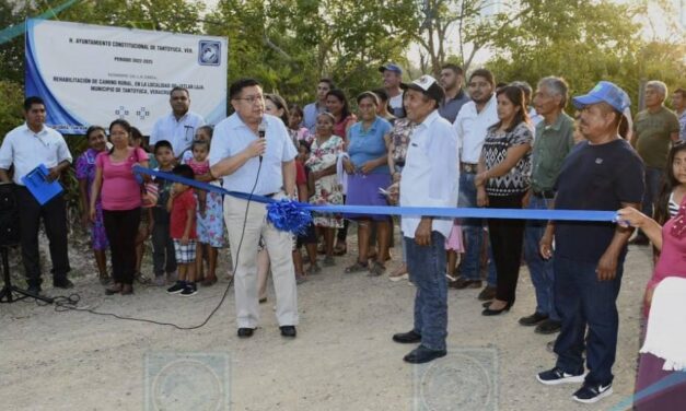 Tantoyuca: Alcalde JGA inauguró obra de rehabilitación de camino