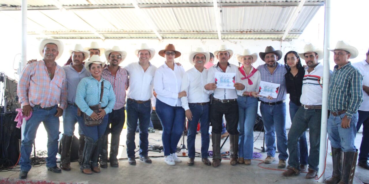 Ozuluama: Presidente Municipal reconoce a cabalgantes en emotiva ceremonia