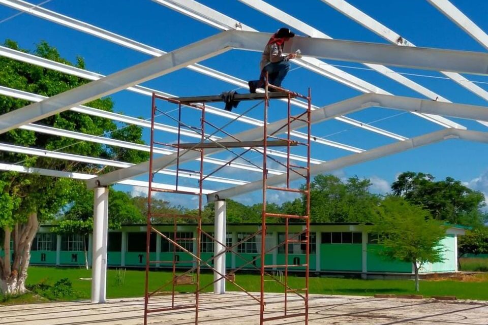 Avanza la Construcción del Techumbre en la Secundaria Técnica Pesquera N° 21 en San Gregorio, Ozuluama de Mascareñas
