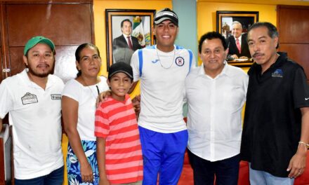 Naranjos: Alcalde recibe a joven deportista naranjense