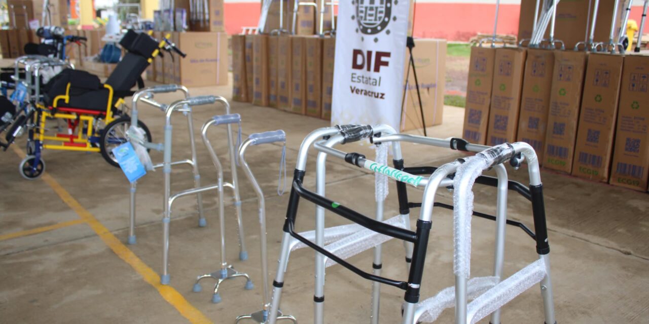 Entrega de Apoyos Funcionales en Ozuluama: Compromiso con las Familias y Comunidades