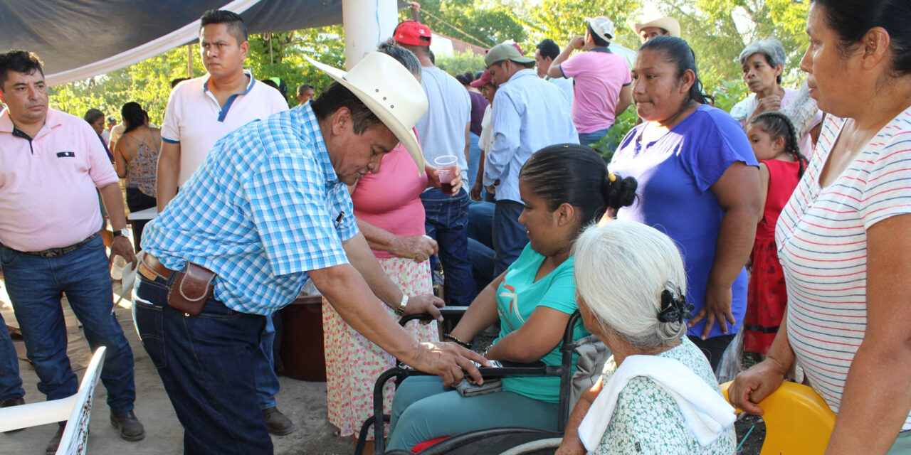 Tempoal: Entrega de Silla de Ruedas en el Gobierno de Néstor Rodolfo Rivera Pérez