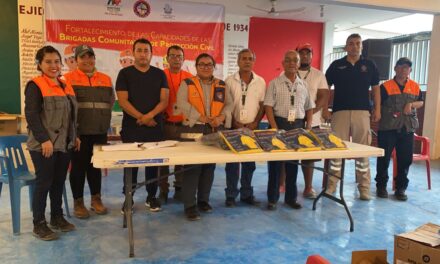 Martínez de la Torre: Entrega de Equipamiento en Felipe Carrillo Puerto