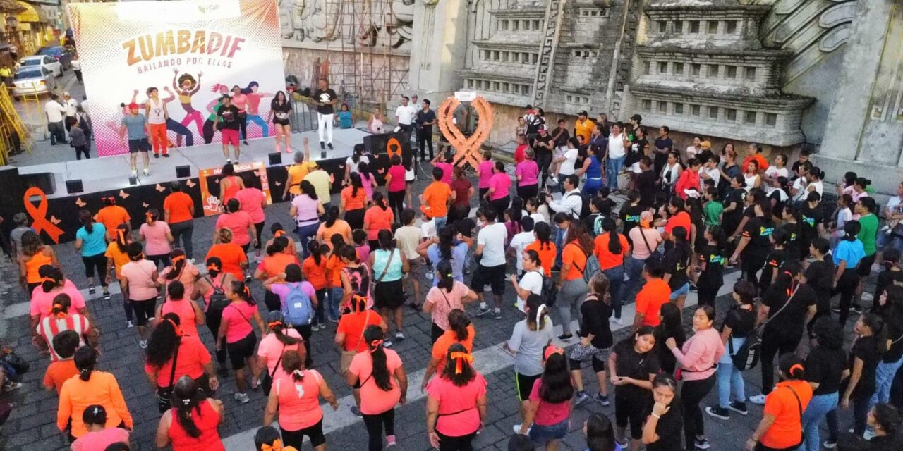 Papantla: ZumbaDIF Llena de Ritmo y Energía la Explanada del Mural Homenaje a la Cultura Totonaca