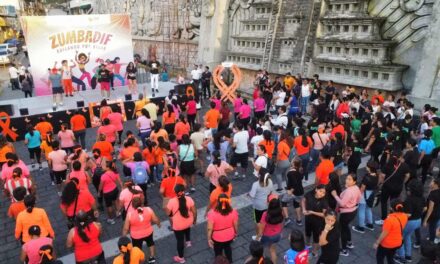 Papantla: ZumbaDIF Llena de Ritmo y Energía la Explanada del Mural Homenaje a la Cultura Totonaca