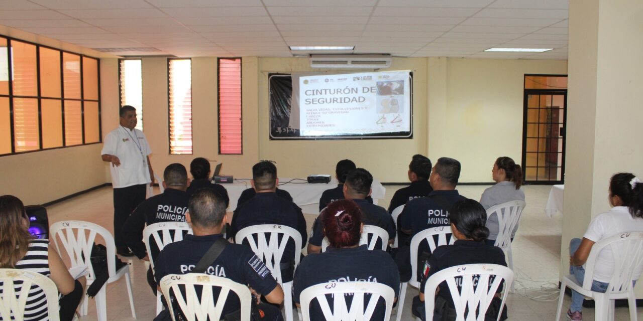 Coatzintla: Asisten policías municipales a conferencia de seguridad vial, urbanismo táctico y RCP