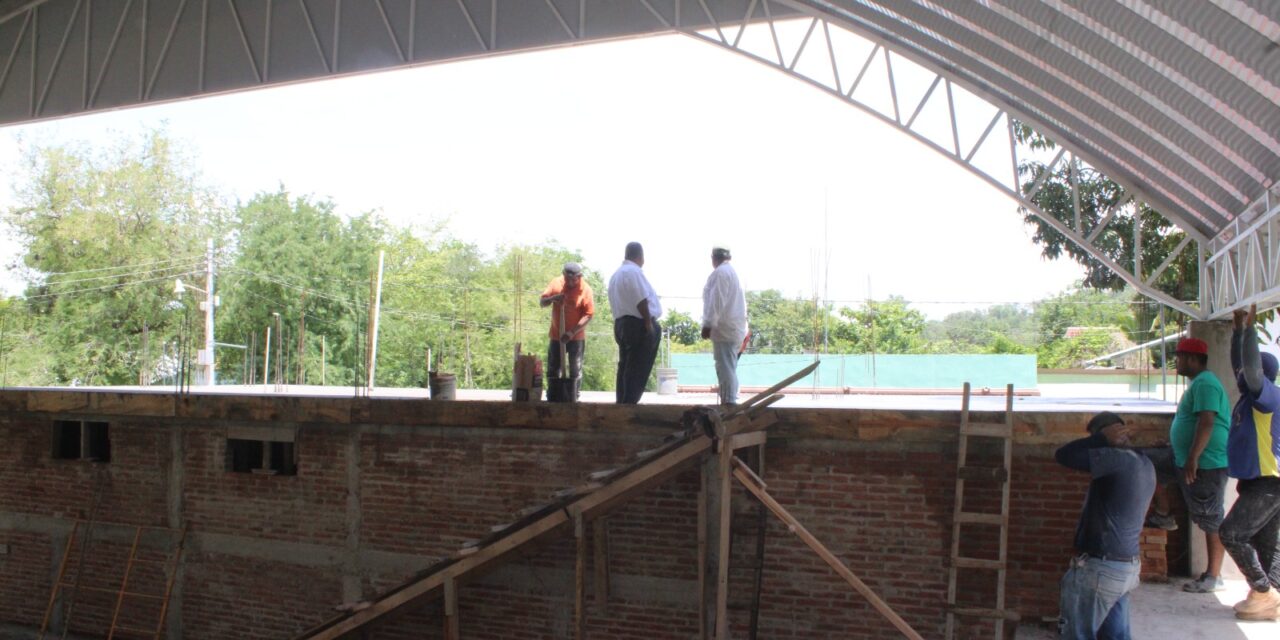 Coatzintla: Echan “la loza” de la agencia municipal de corralillos ante el entusiasmo de la población