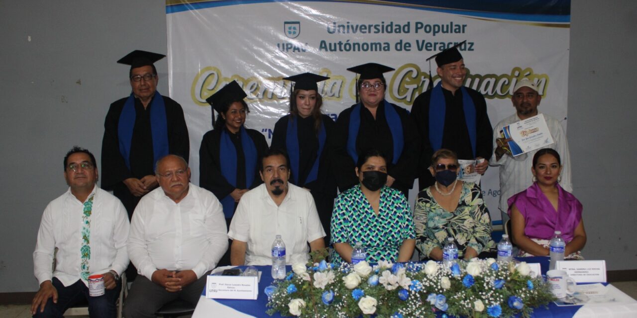 Concluye la UPAV Poza Rica licenciatura en inglés realizan protocolo en Coatzintla