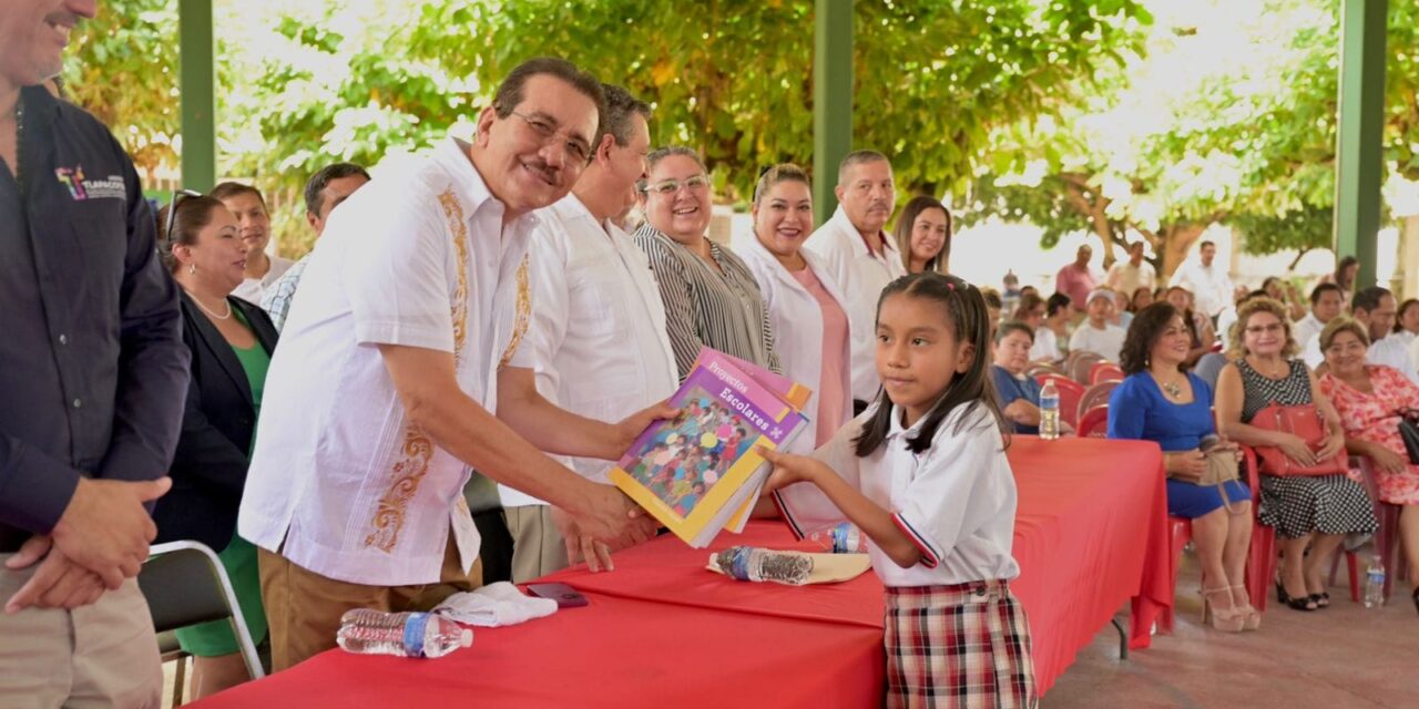 Martínez de la Torre: Rodrigo Calderón inaugura el ciclo escolar 2023-2024