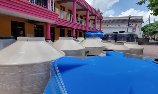 Arribo de Tinacos, Cisternas y Bebederos al Ayuntamiento Municipal de Ozuluama