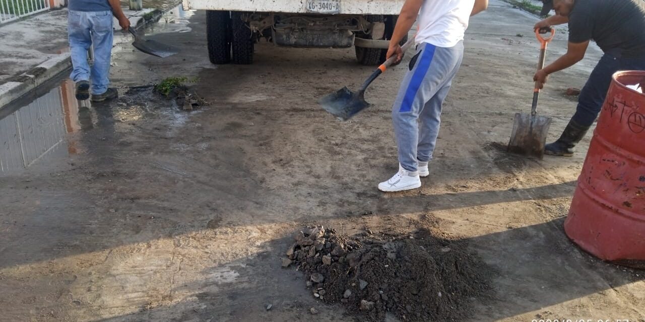 Coatzintla: Limpian libramiento “tapado” por exceso de tierra en el Parque Furberos