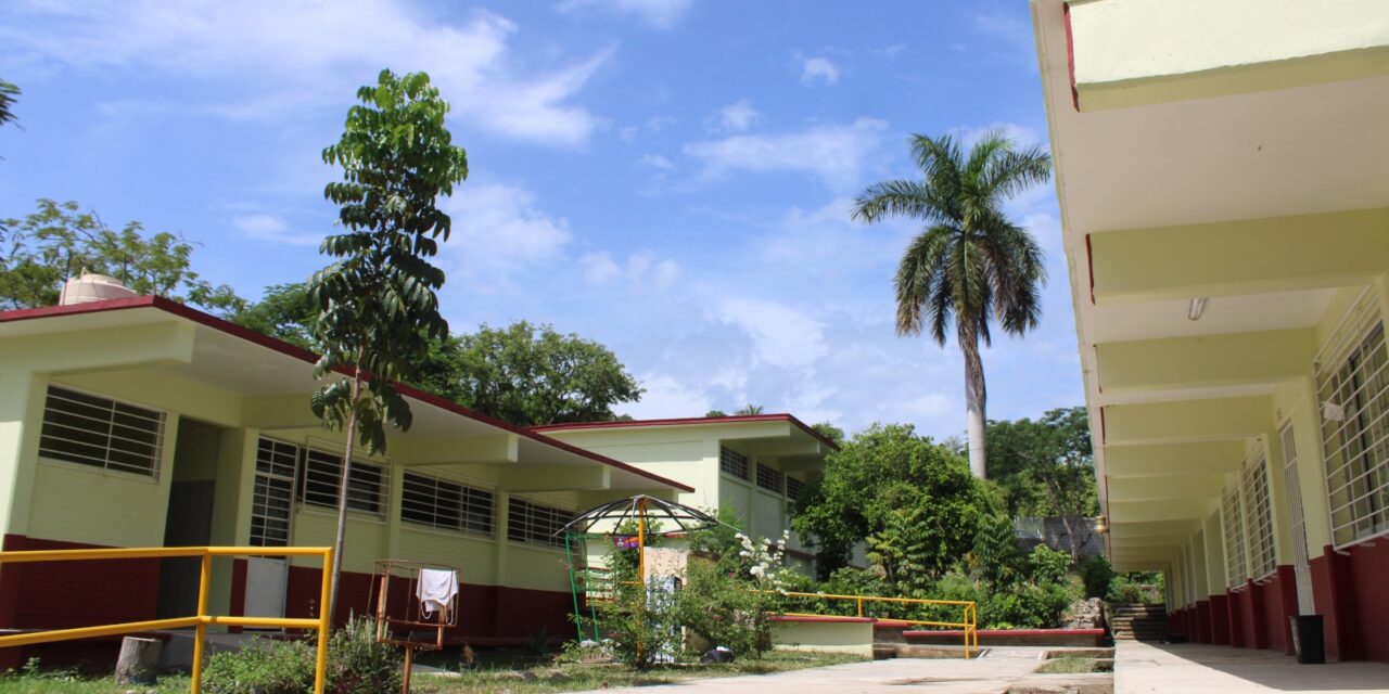 Coatzintla: Reconoce el alcalde César Ulises apoyo de la escuela “Héroes de Chapultepec” institución sede de la UBBJ