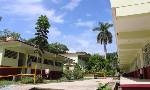 Coatzintla: Reconoce el alcalde César Ulises apoyo de la escuela “Héroes de Chapultepec” institución sede de la UBBJ