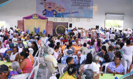 Tantoyuca: Merecido reconocimiento a los adultos mayores brindó el ayuntamiento y el DIF municipal