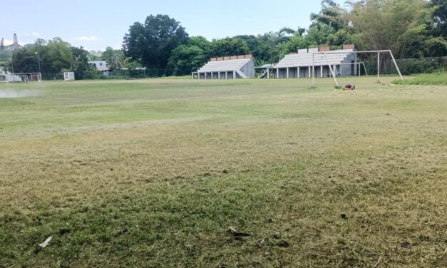 Tepetzintla: Mantenimiento al campo de fútbol Antonio Carbajal