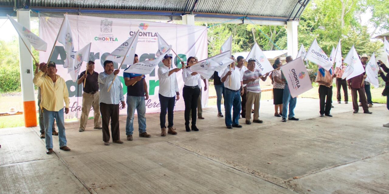 Chontla: banderazo de inicio de la continuación del camino rural