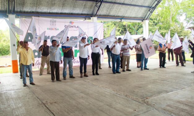 Chontla: banderazo de inicio de la continuación del camino rural