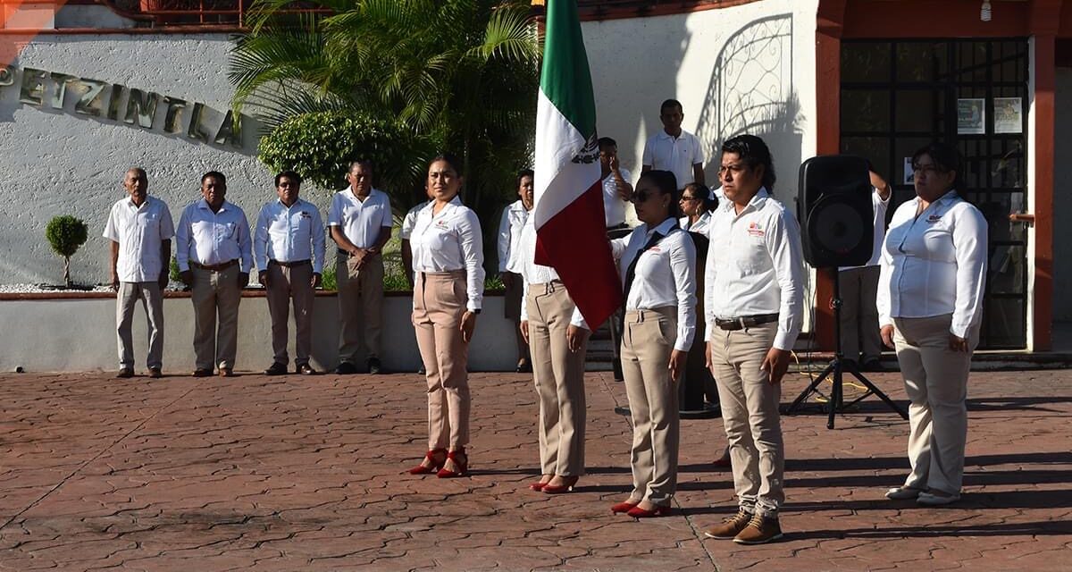Tepetzintla: Los lunes son de honores a la bandera