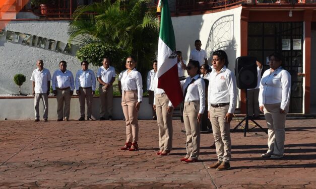 Tepetzintla: Los lunes son de honores a la bandera