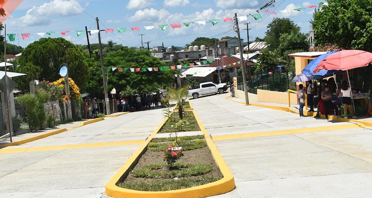 Tepetzintla: “Construcción de pavimentación con concreto hidráulico, en la calle Rafael Ramírez Castañeda entre calle Independencia y calle Francisco I. Madero de la localidad de Tierra Blanca