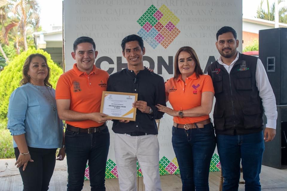 Chontla: Iván Osvaldo Montiel Taxilaga “El Chueco” originario de Catemaco visita al Cobaev 41