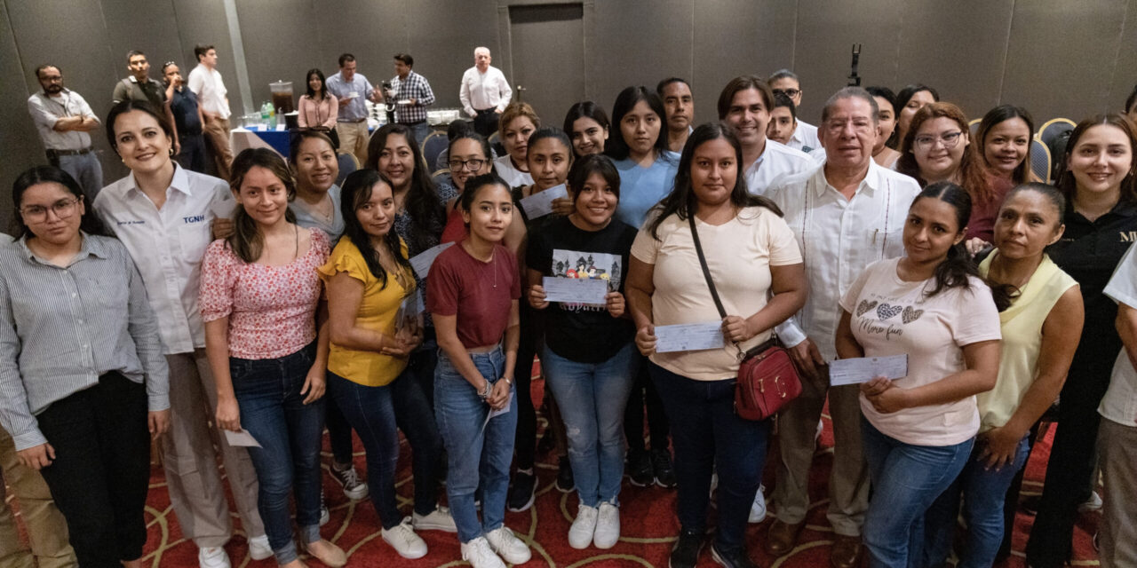 Estudiantes de Tuxpan y la región fueron beneficiados con Becas TC Energía