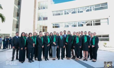 La Fiscal General Encabeza Ceremonia De Honores a la Bandera