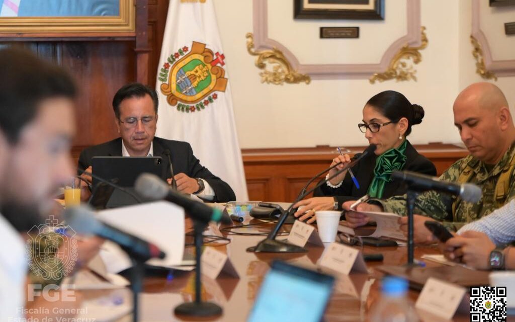 FGE informa imputación en contra del ex presidente municipal de Ángel R. Cabada como presunto responsable de los delitos de ejercicio indebido del servicio público y uso de documento falso