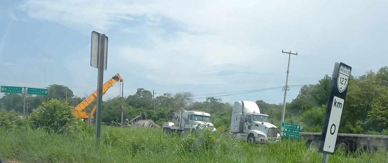 Volcadura de Tráiler Genera Congestión en la Tuxpan-Tampico