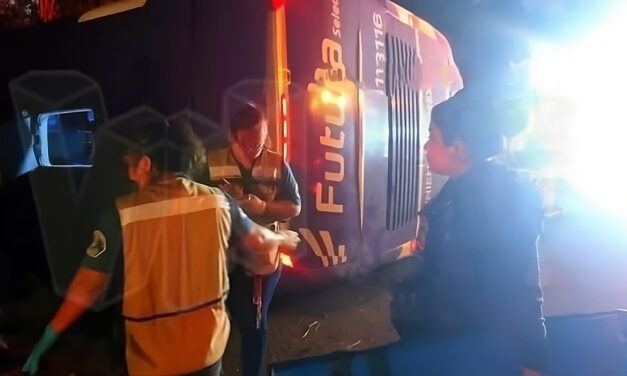 Accidente Fatal en Álamo: Autobús Volcado Deja Víctimas