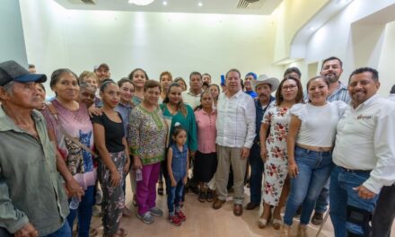 Tuxpan: Rinden protesta los comisarios municipales de los caseríos Nicolás Bravo Km 10 y El Sacrificio