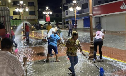 Cerro Azul: Limpieza Nocturna en el Andador del Parque 1 de Mayo