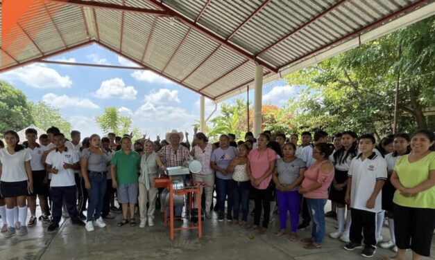 Tepetzintla: Entrega de molino a la telesecundaria