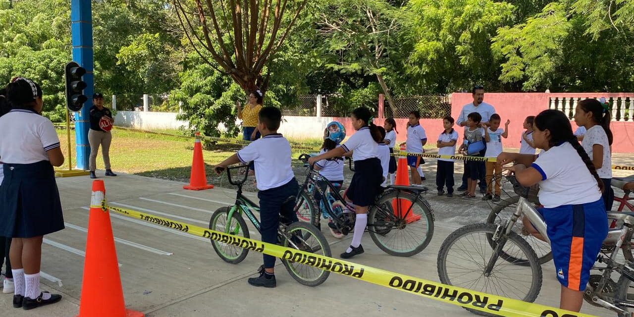 Álamo: Inicio del Curso Práctico de Educación Vial en la Escuela Primaria Sor Juana Inés de la Cruz en Raya Oscura