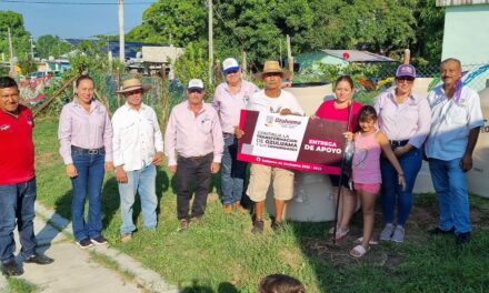 Ozuluama: Entrega de Tanque Rotoplas para el Módulo de Baño en Campo Deportivo de San Gregorio