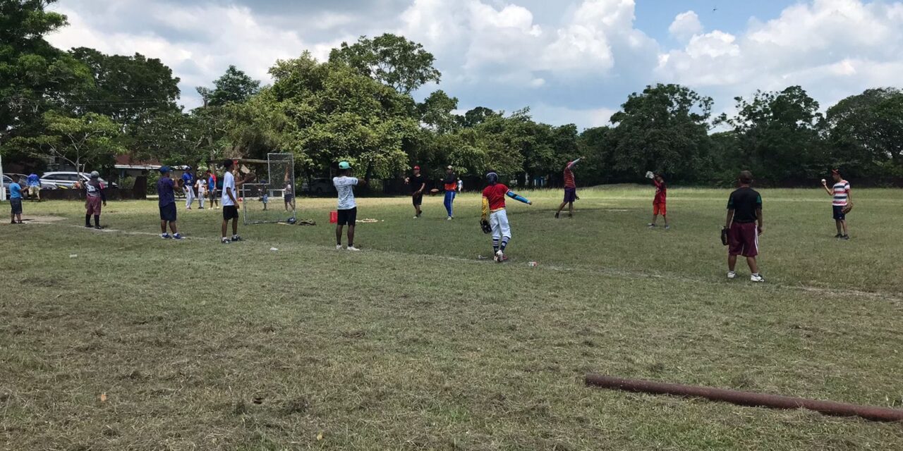 Ozuluama: Gran éxito la clínica de béisbol en San Gregorio
