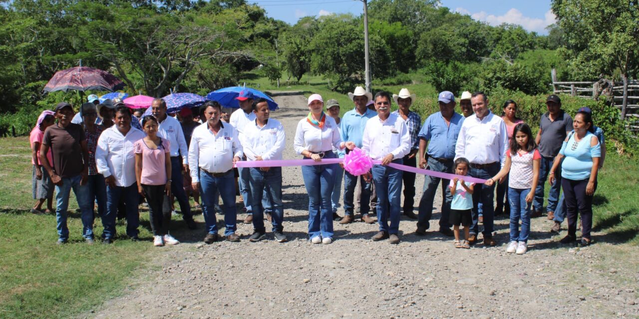 Ozuluama: Entregamos 14 kilómetros de rehabilitación del camino de: Palo Azul – Buenos Aires – El Limón