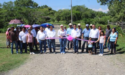 Ozuluama: Entregamos 14 kilómetros de rehabilitación del camino de: Palo Azul – Buenos Aires – El Limón