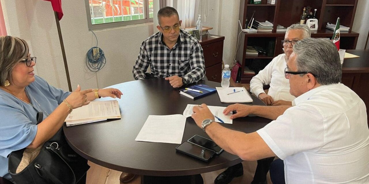 Cerro Azul: Firma de Convenio entre el CBTIS No 30 y el H. Ayuntamiento para el Servicio Social de Estudiantes