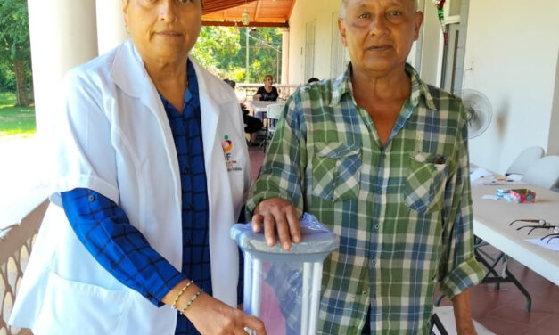 Martínez de la Torre: Entrega de Bastón y Muletas a Personas Vulnerables por el Sistema DIF Municipal