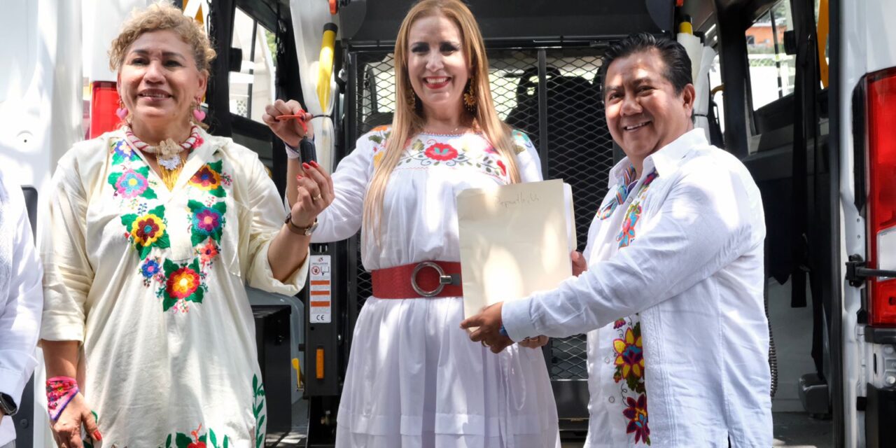 Entrega en Comodato de Vehículo Adaptado para Personas con Discapacidad en Papantla
