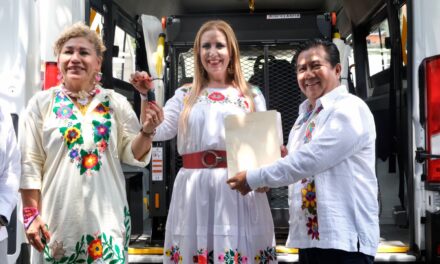 Entrega en Comodato de Vehículo Adaptado para Personas con Discapacidad en Papantla